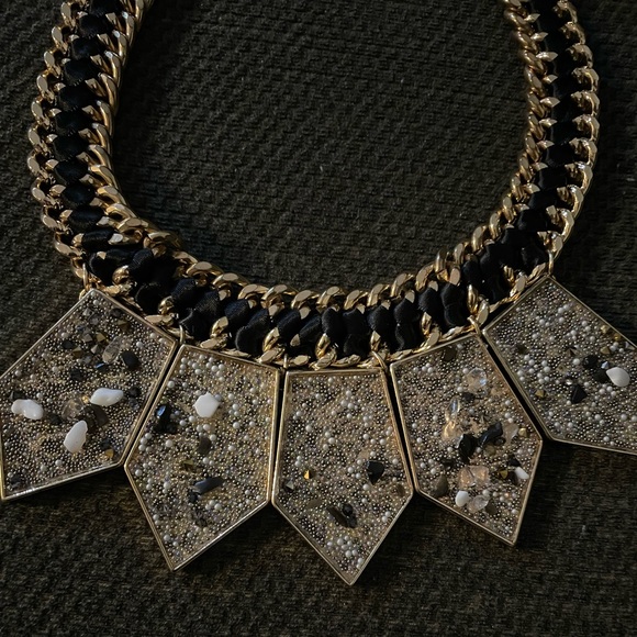 Aldo Statement Necklace - Picture 2 of 6